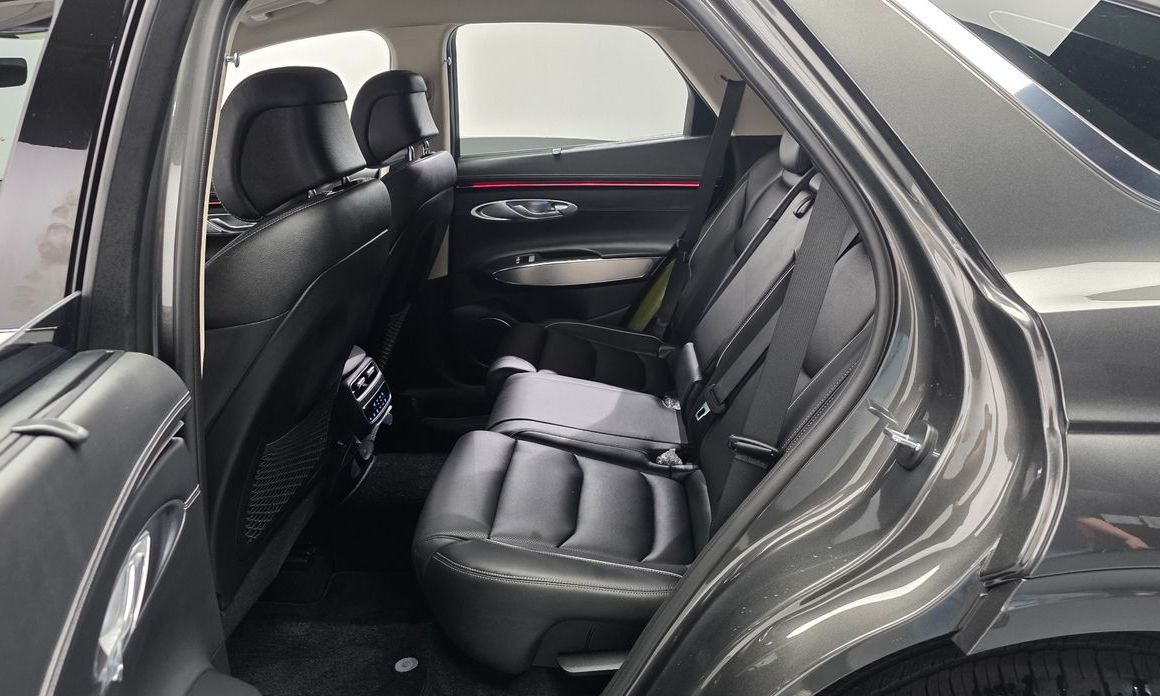 Genesis GV70 2025