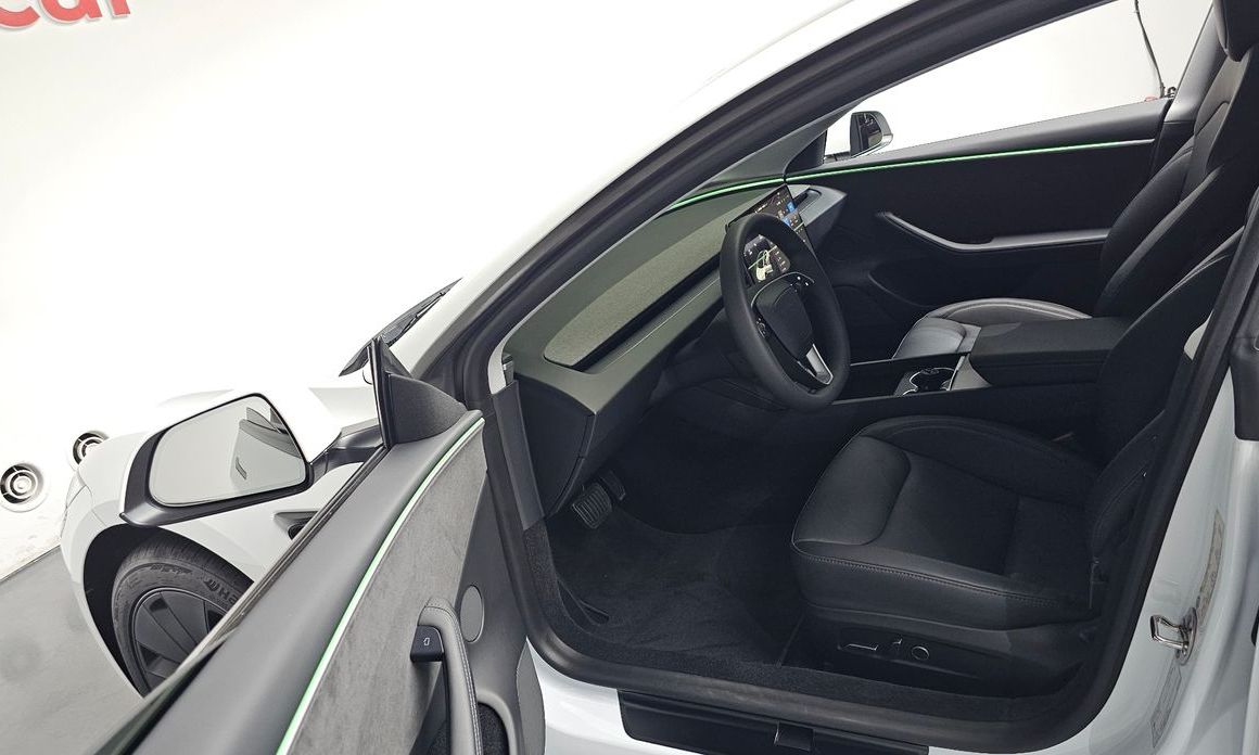 Tesla Model 3 2024