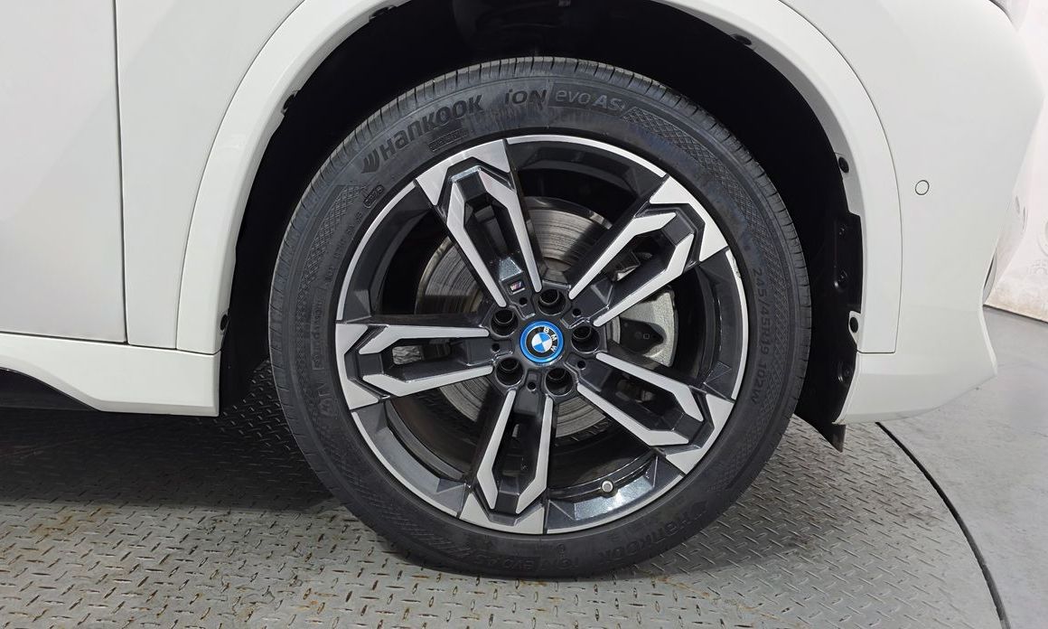 BMW iX1 2024