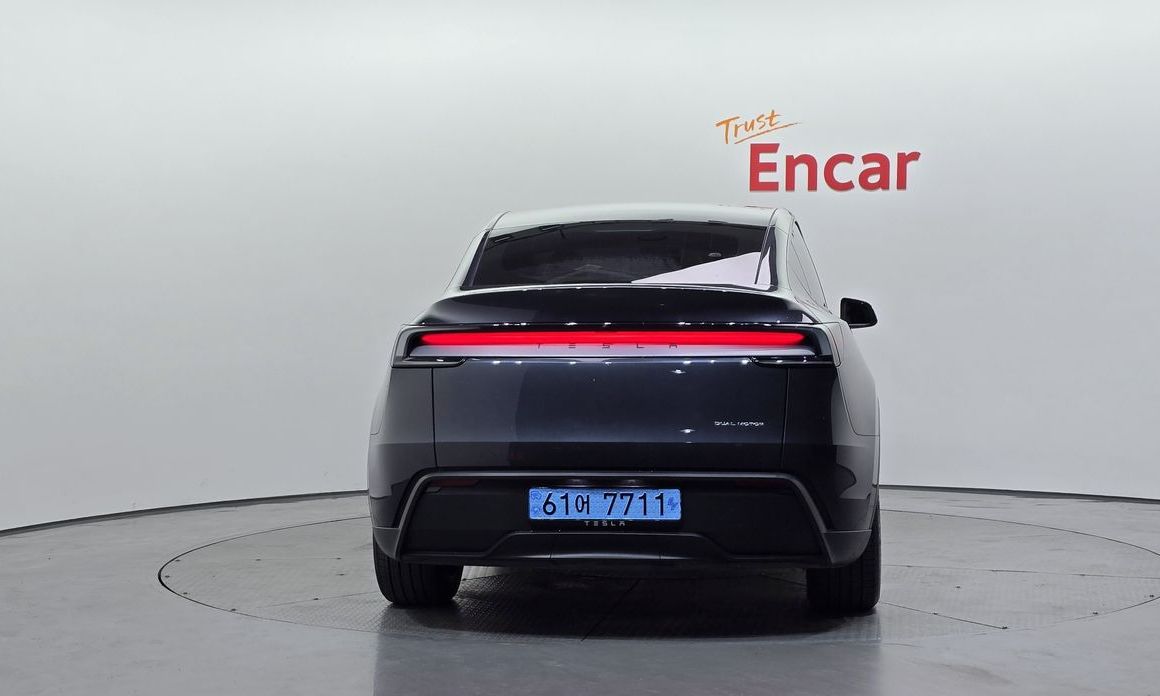 Tesla Model Y 2025