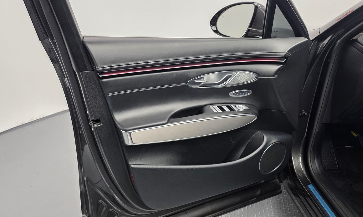 Genesis GV70 2025