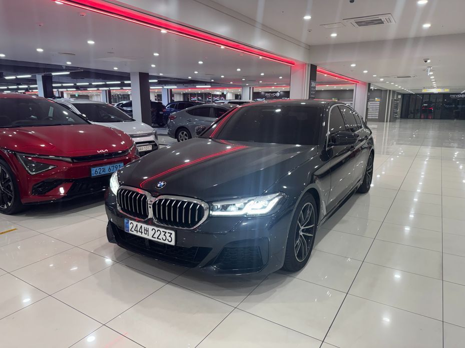 BMW 5-Series 2023