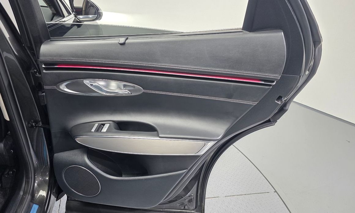 Genesis GV70 2025