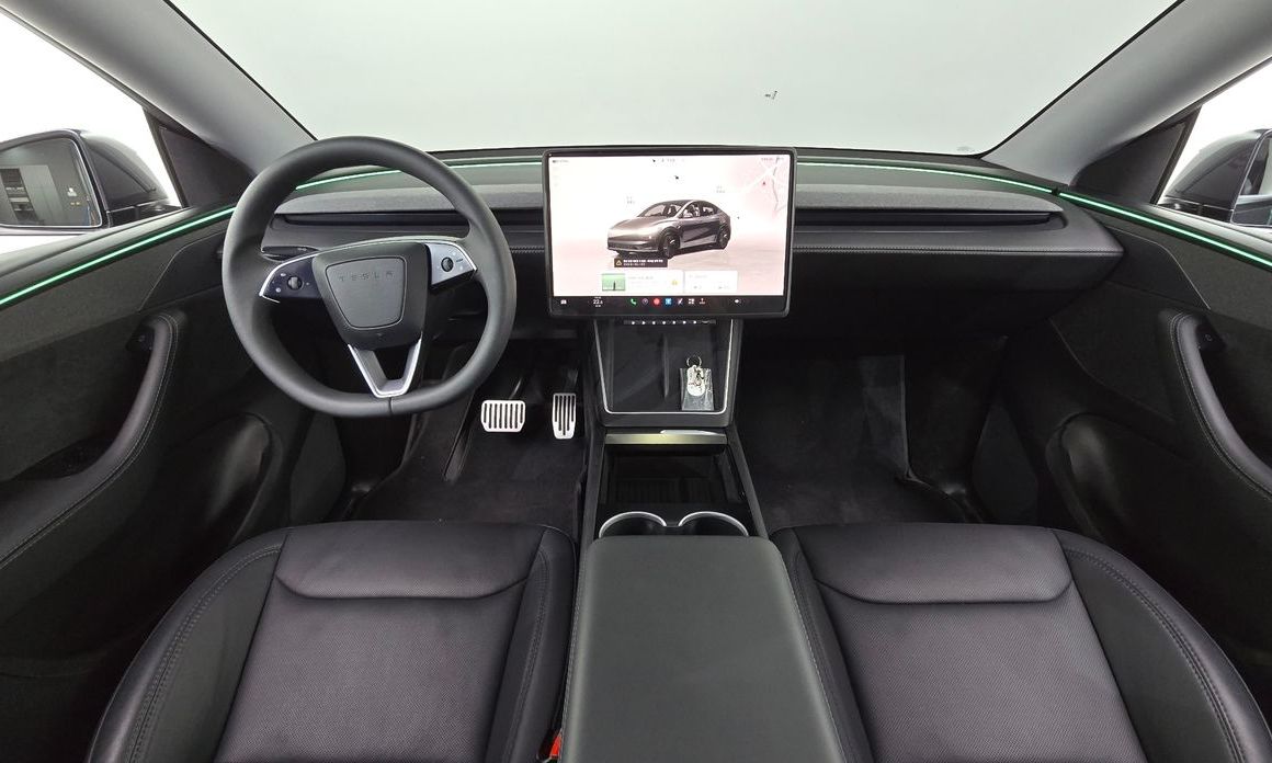Tesla Model Y 2025