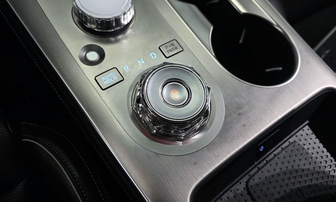 Genesis GV70 2025