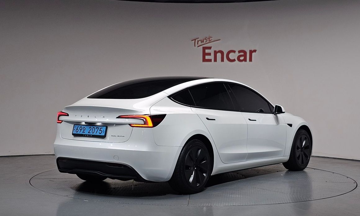 Tesla Model 3 2024