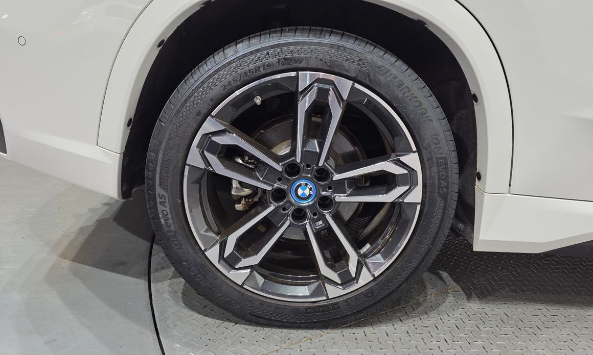 BMW iX1 2024
