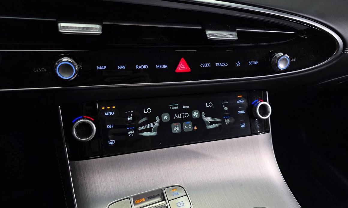 Genesis GV70 2025