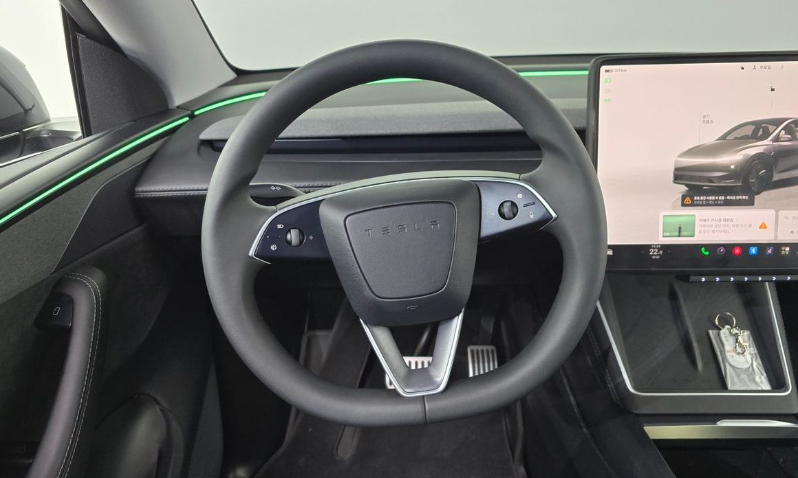 Tesla Model Y 2025