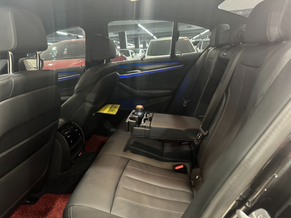 BMW 5-Series 2023