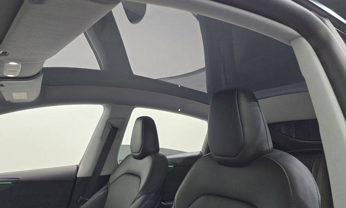 Tesla Model Y 2025