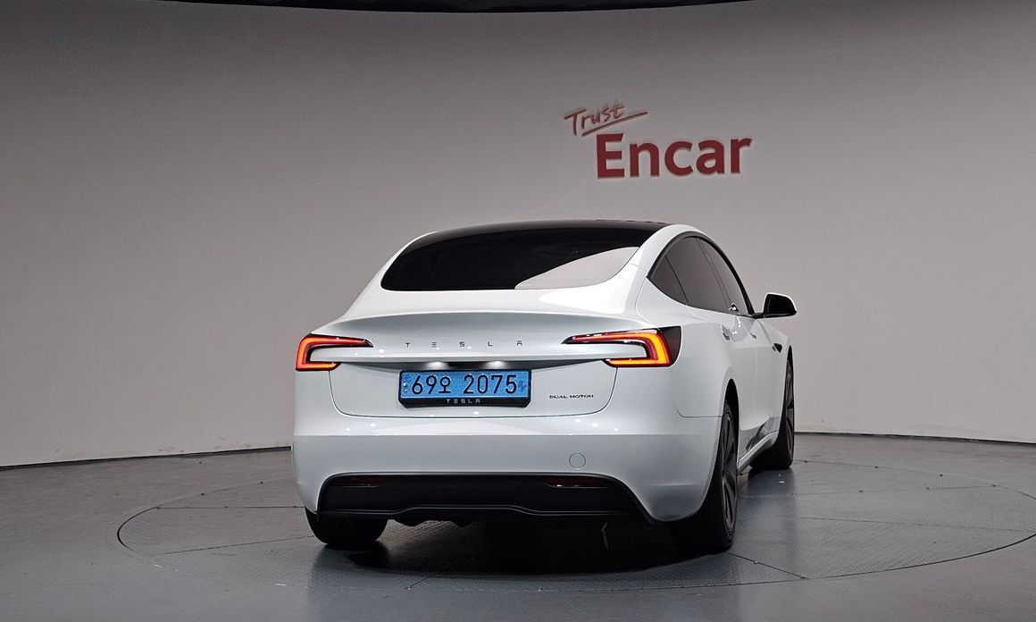 Tesla Model 3 2024