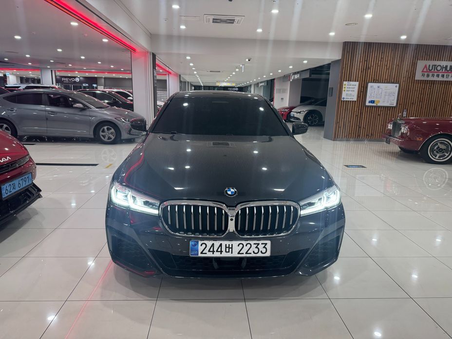 BMW 5-Series 2023