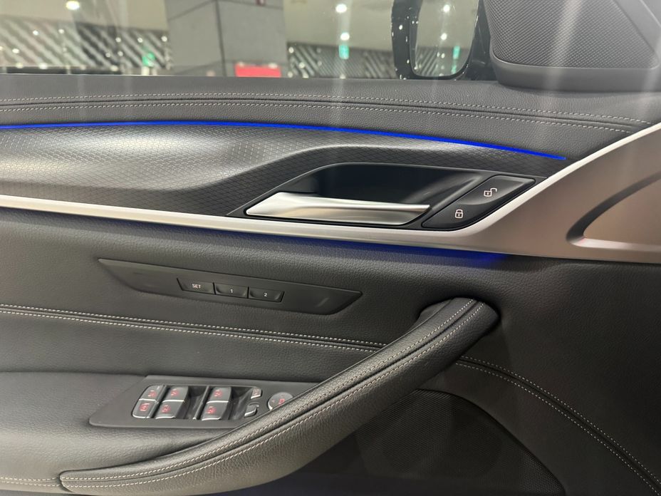 BMW 5-Series 2023