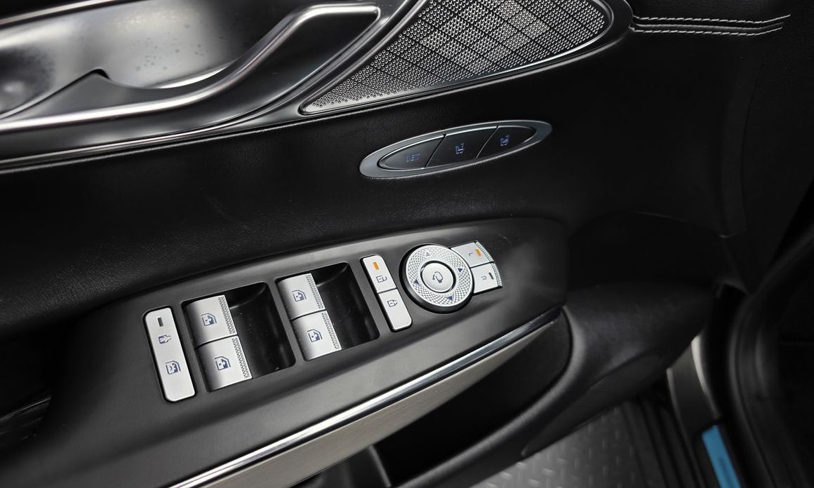 Genesis GV70 2025