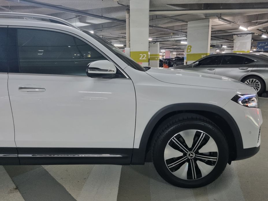 Mercedes-Benz EQB 2024