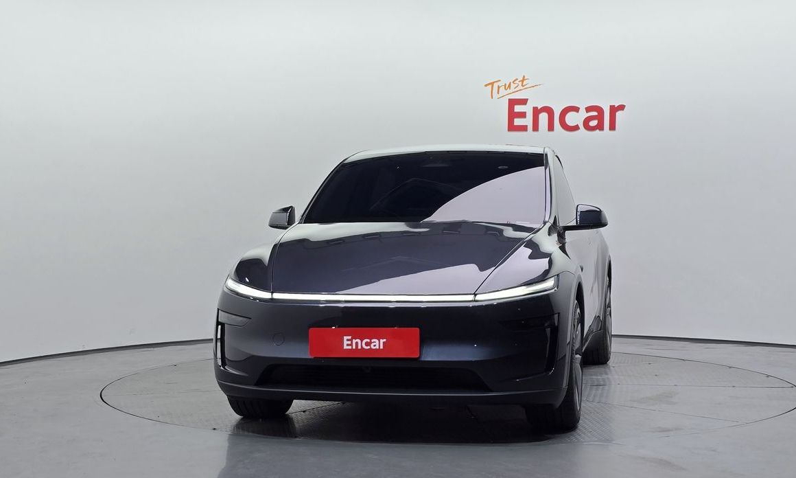 Tesla Model Y 2025