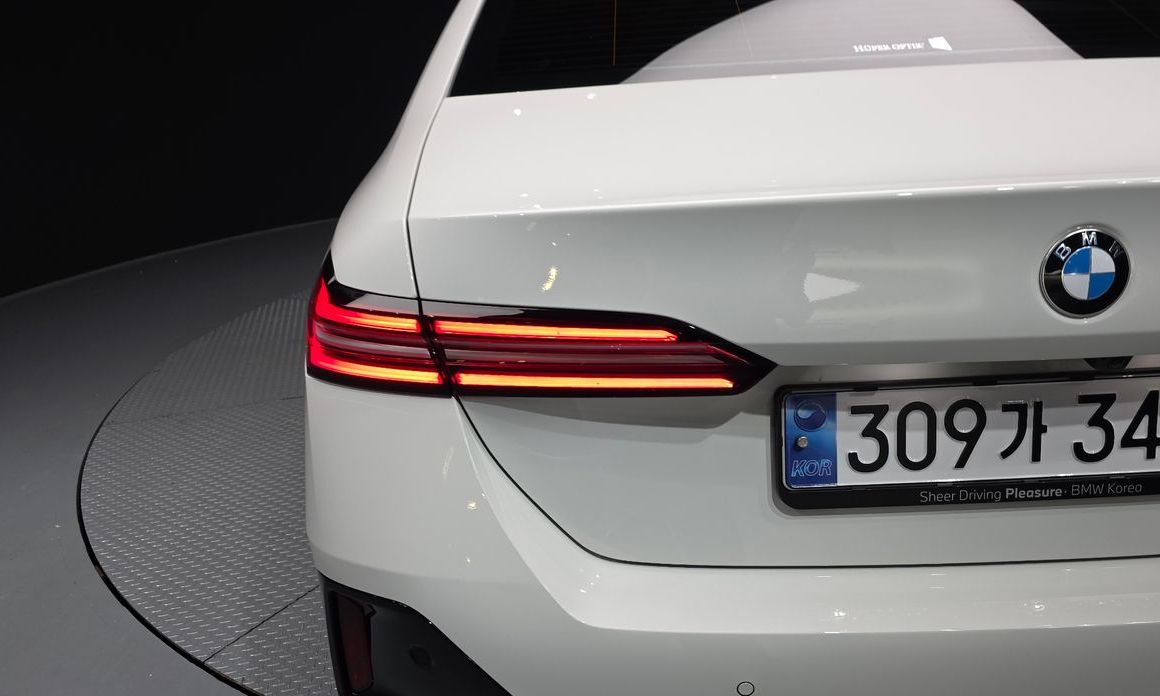 BMW 5-Series 2024