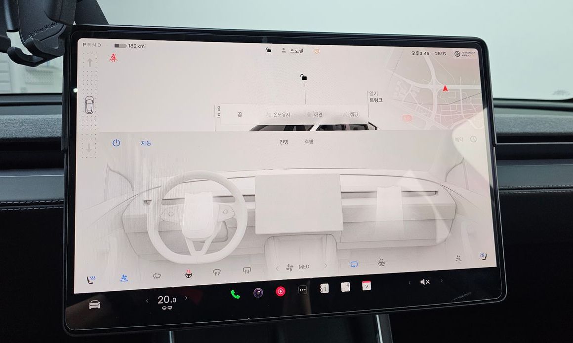 Tesla Model Y 2025