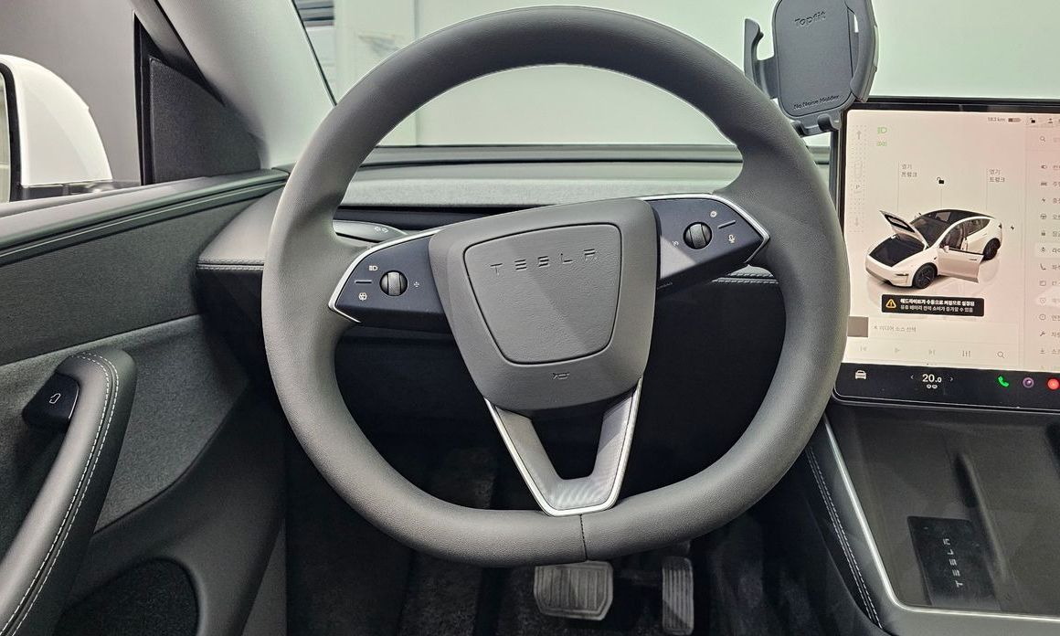 Tesla Model Y 2025