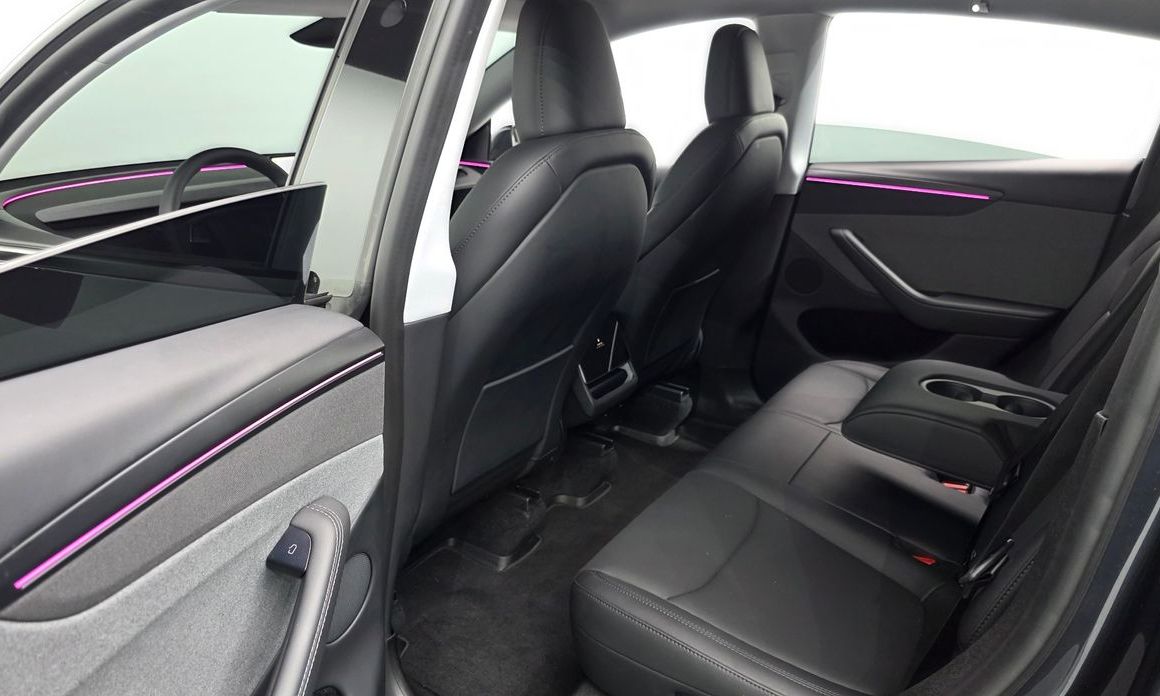 Tesla Model Y 2025