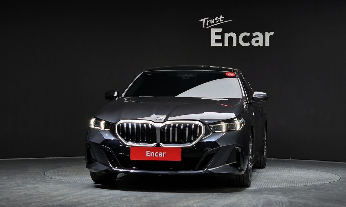 BMW 5-Series 2024