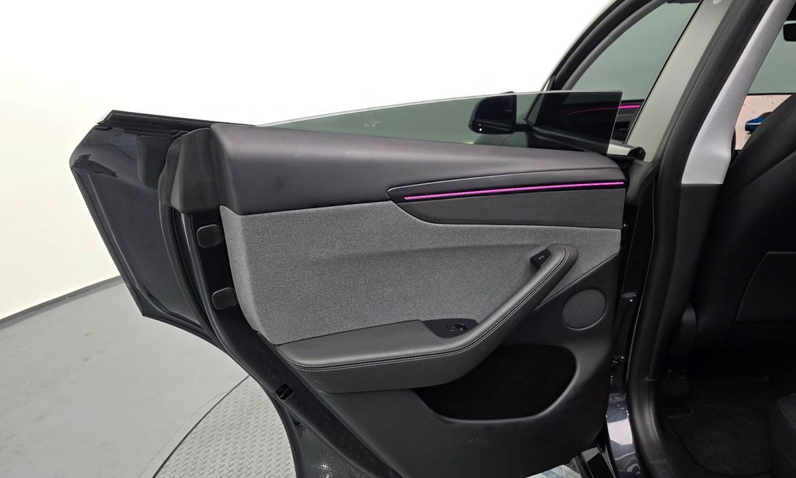 Tesla Model Y 2025