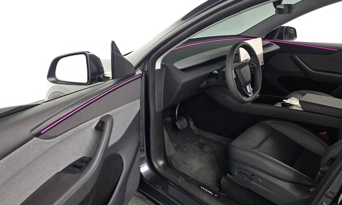 Tesla Model Y 2025