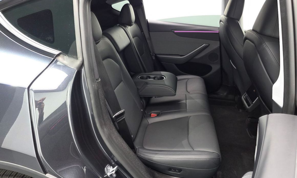 Tesla Model Y 2025