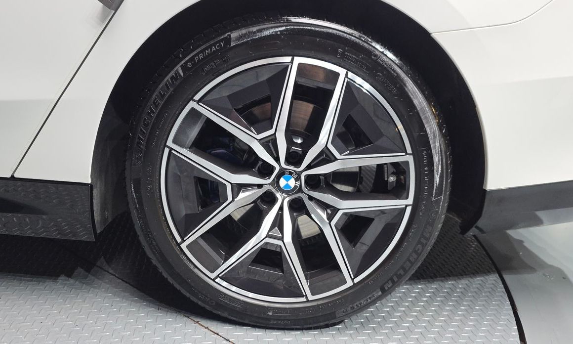 BMW 5-Series 2024