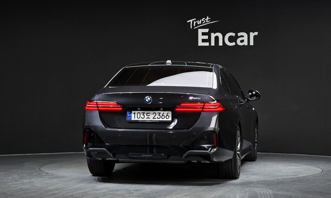BMW 5-Series 2024