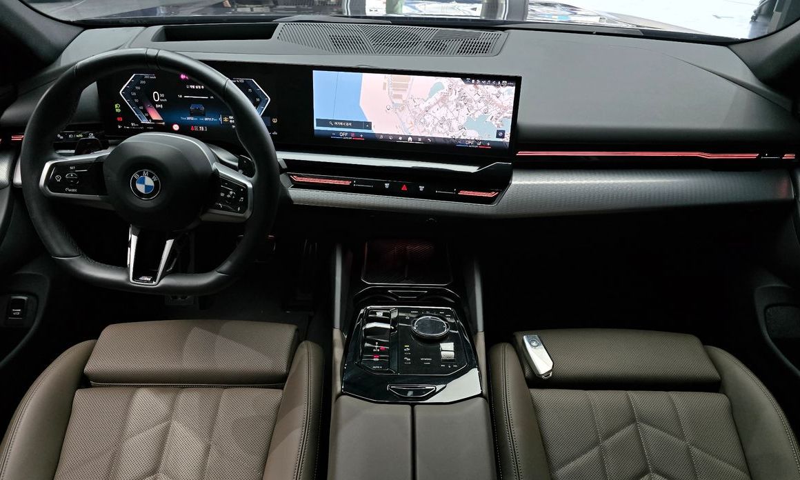BMW 5-Series 2024