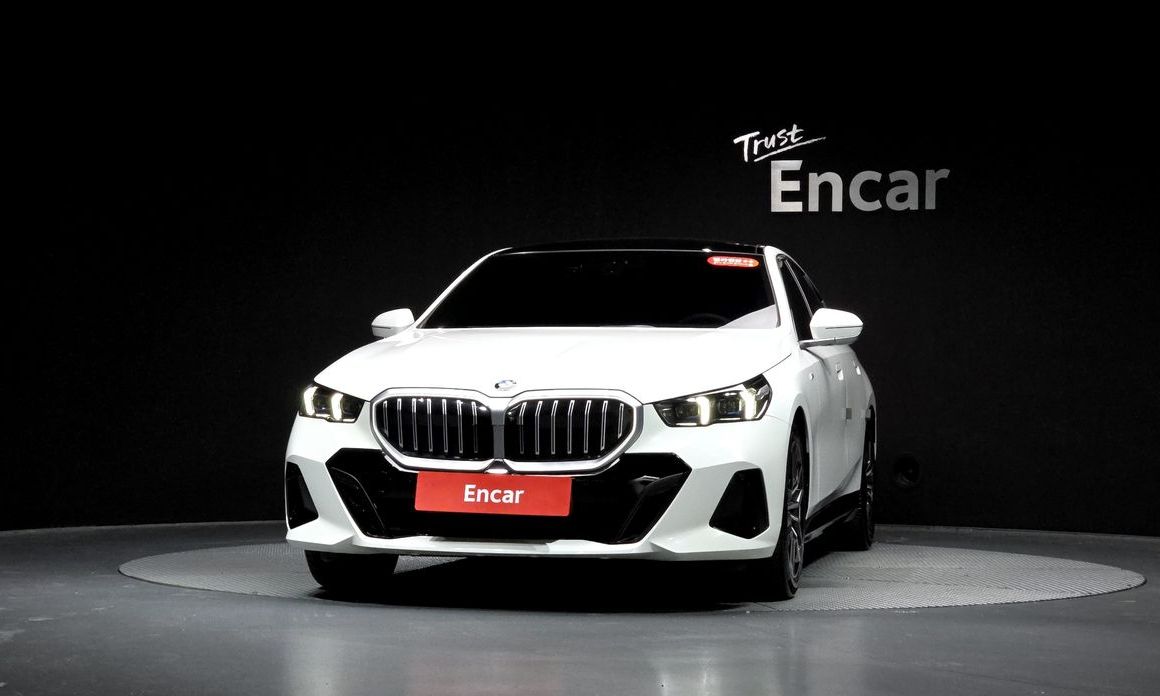 BMW 5-Series 2024