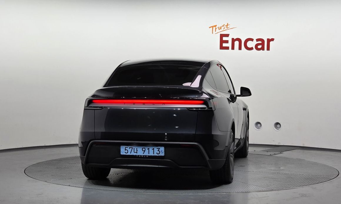 Tesla Model Y 2025