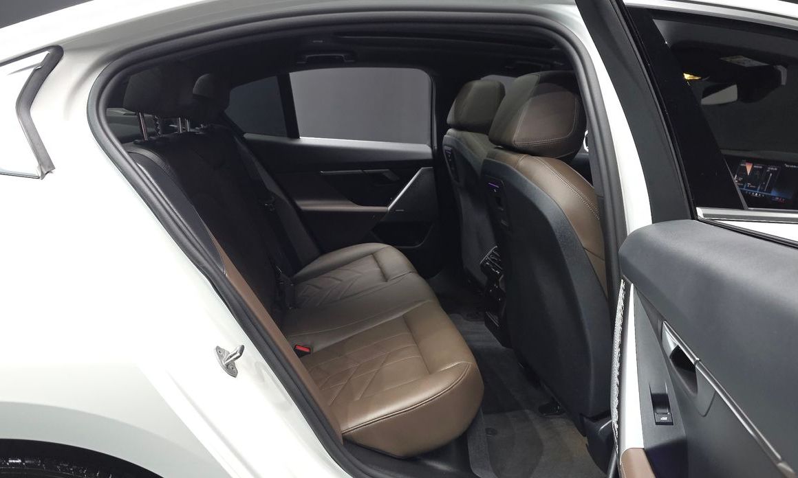 BMW 5-Series 2024