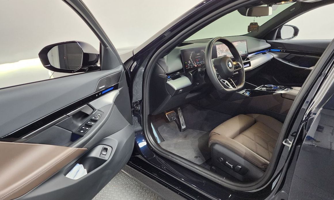 BMW 5-Series 2024