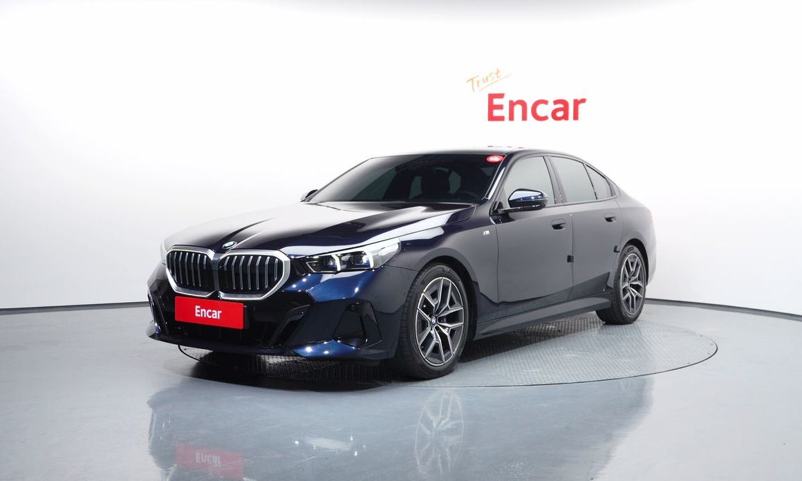 BMW 5-Series 2024