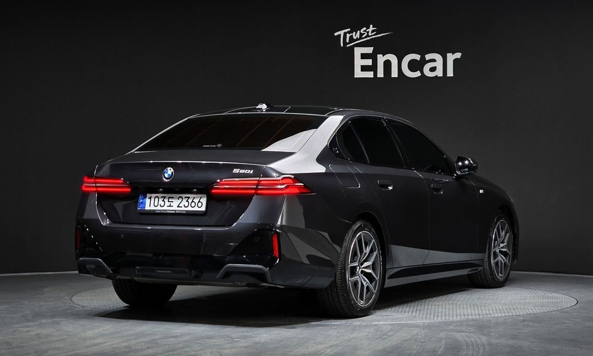 BMW 5-Series 2024