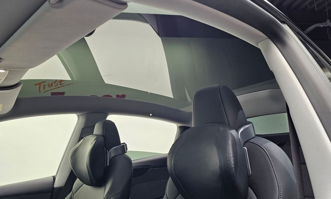 Tesla Model Y 2025