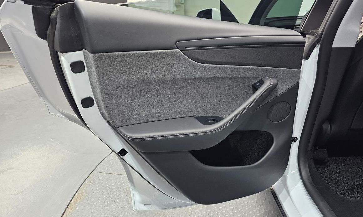 Tesla Model Y 2025