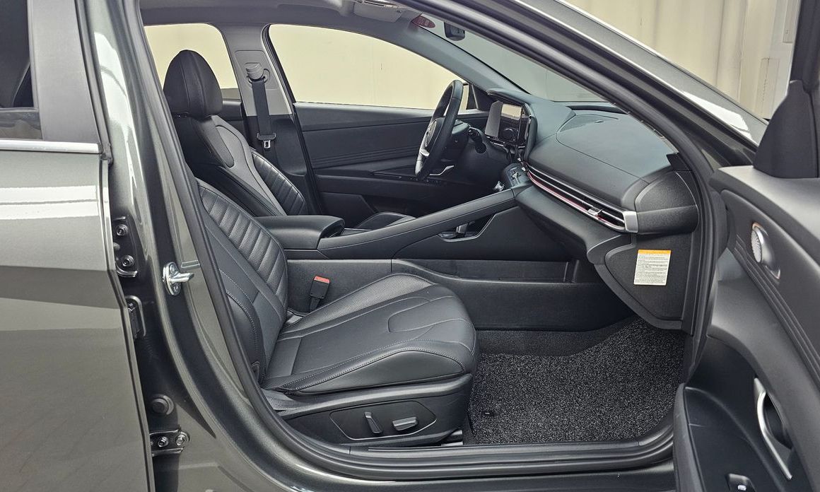 Hyundai AVANTE 2025