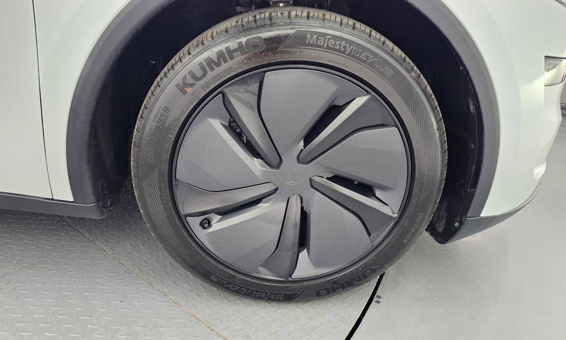Tesla Model Y 2025