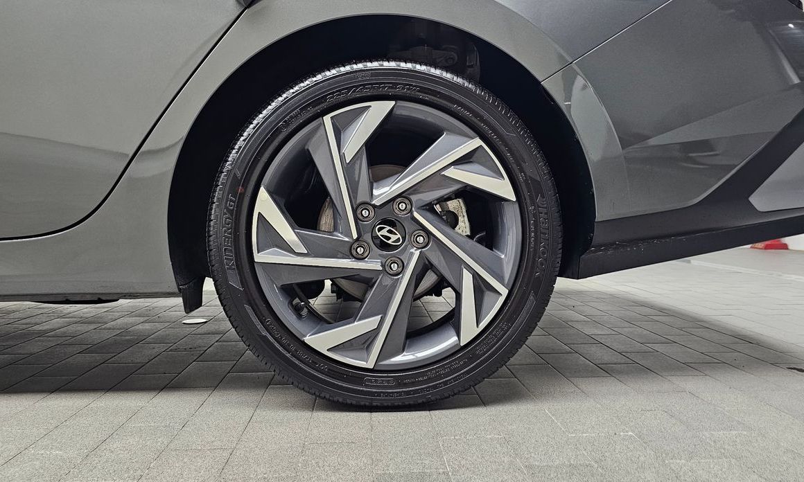 Hyundai AVANTE 2025