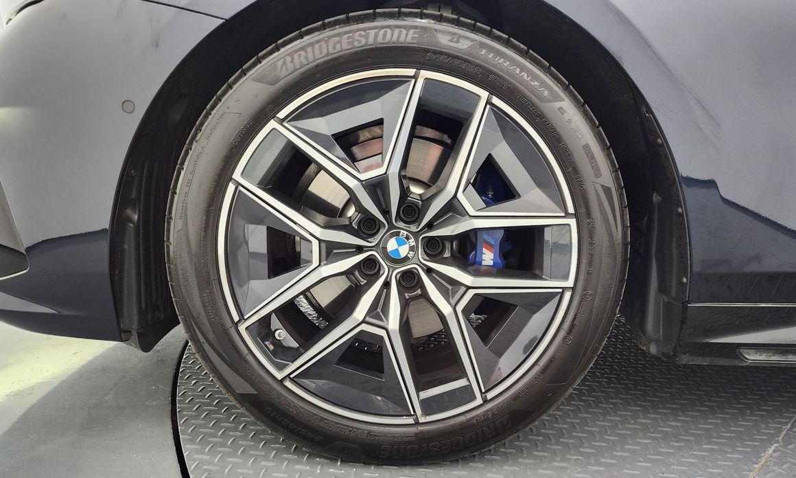 BMW 5-Series 2024