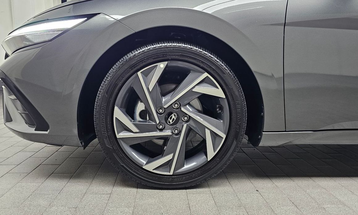 Hyundai AVANTE 2025