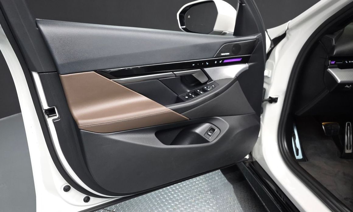 BMW 5-Series 2024