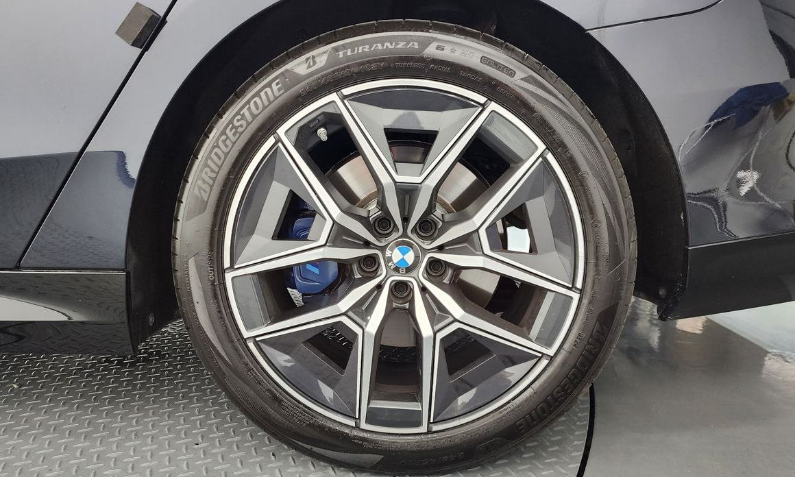 BMW 5-Series 2024