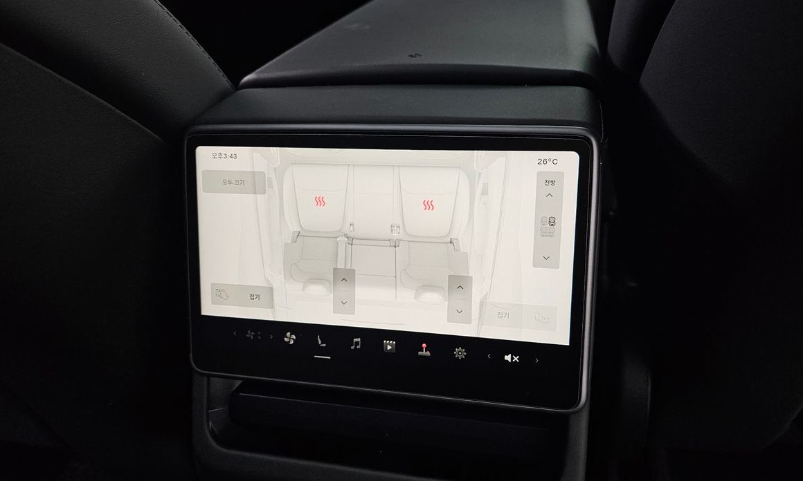 Tesla Model Y 2025