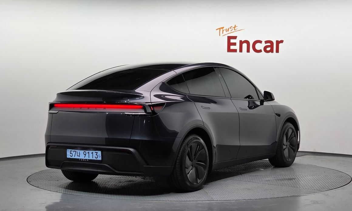 Tesla Model Y 2025