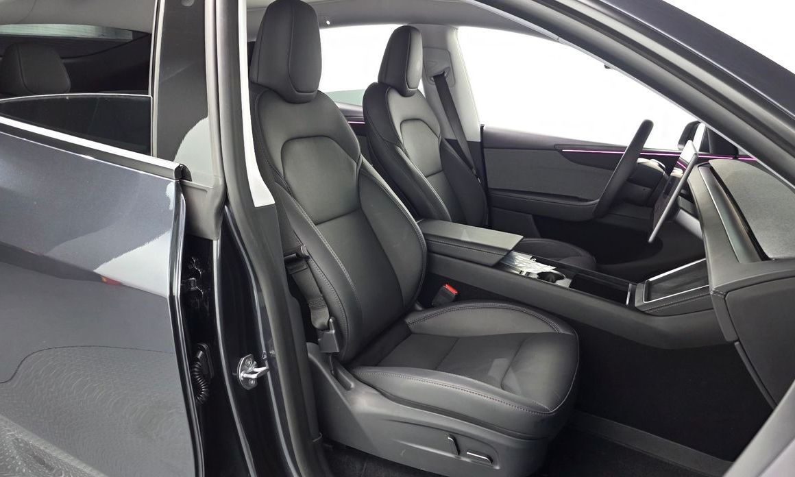 Tesla Model Y 2025